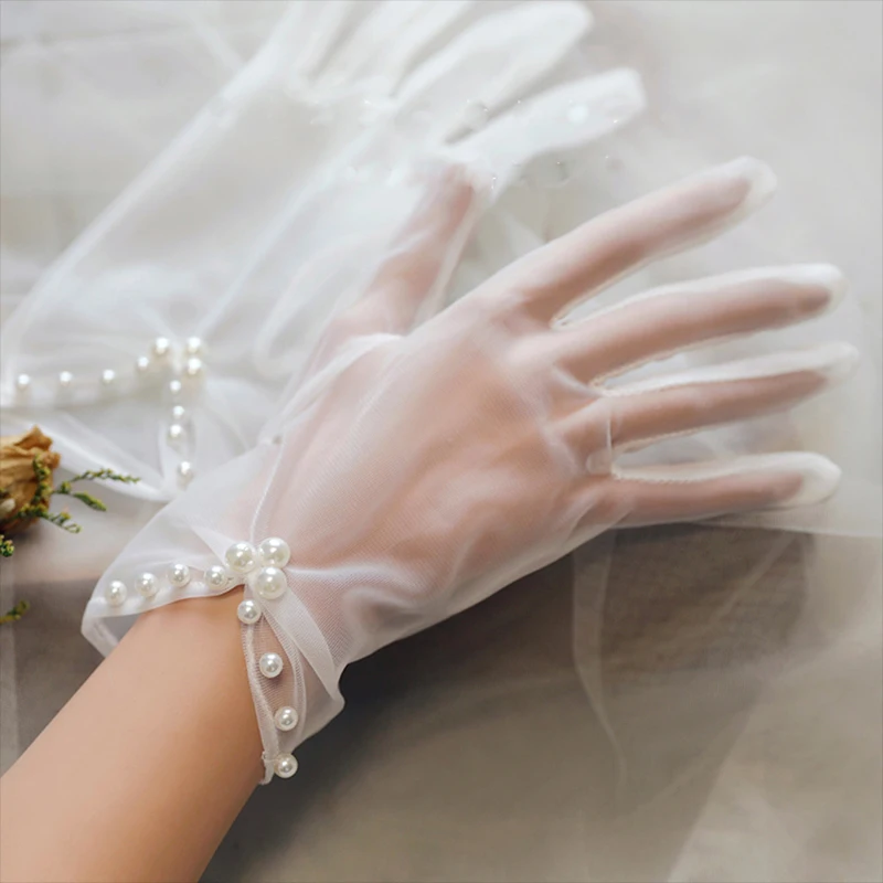 Exquisite simple gloves, tulle short wedding dress, wedding dress, bride's white aesthetic French pearl gloves
Exquisite simple gloves, tulle short wedding dress, wedding dress, bride's white aesthetic French pearl gloves