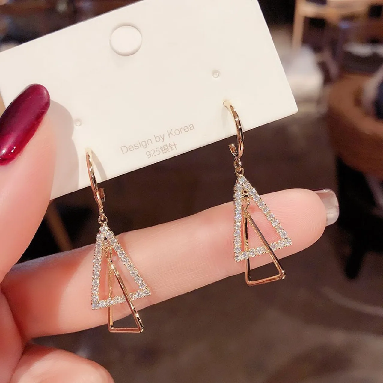 Fashion Double Rhinestone Hollow Triangle Pendant Stud Earrings Gold Metal Simple Ladies Korean Fashion Jewelry
Fashion Double Rhinestone Hollow Triangle Pendant Stud Earrings Gold Metal Simple Ladies Korean Fashion Jewelry