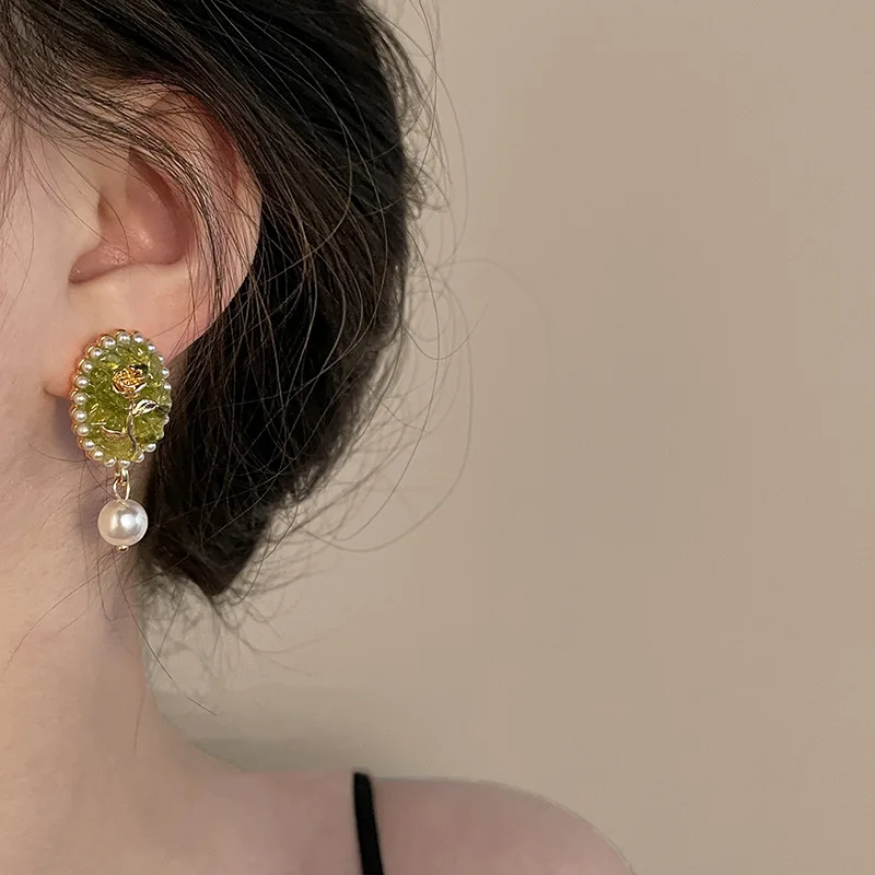 2022 New golden rose pearl earrings, fashion olive green lady earrings, office lady accessories, party birthday gifts
2022 New golden rose pearl earrings, fashion olive green lady earrings, office lady accessories, party birthday gifts