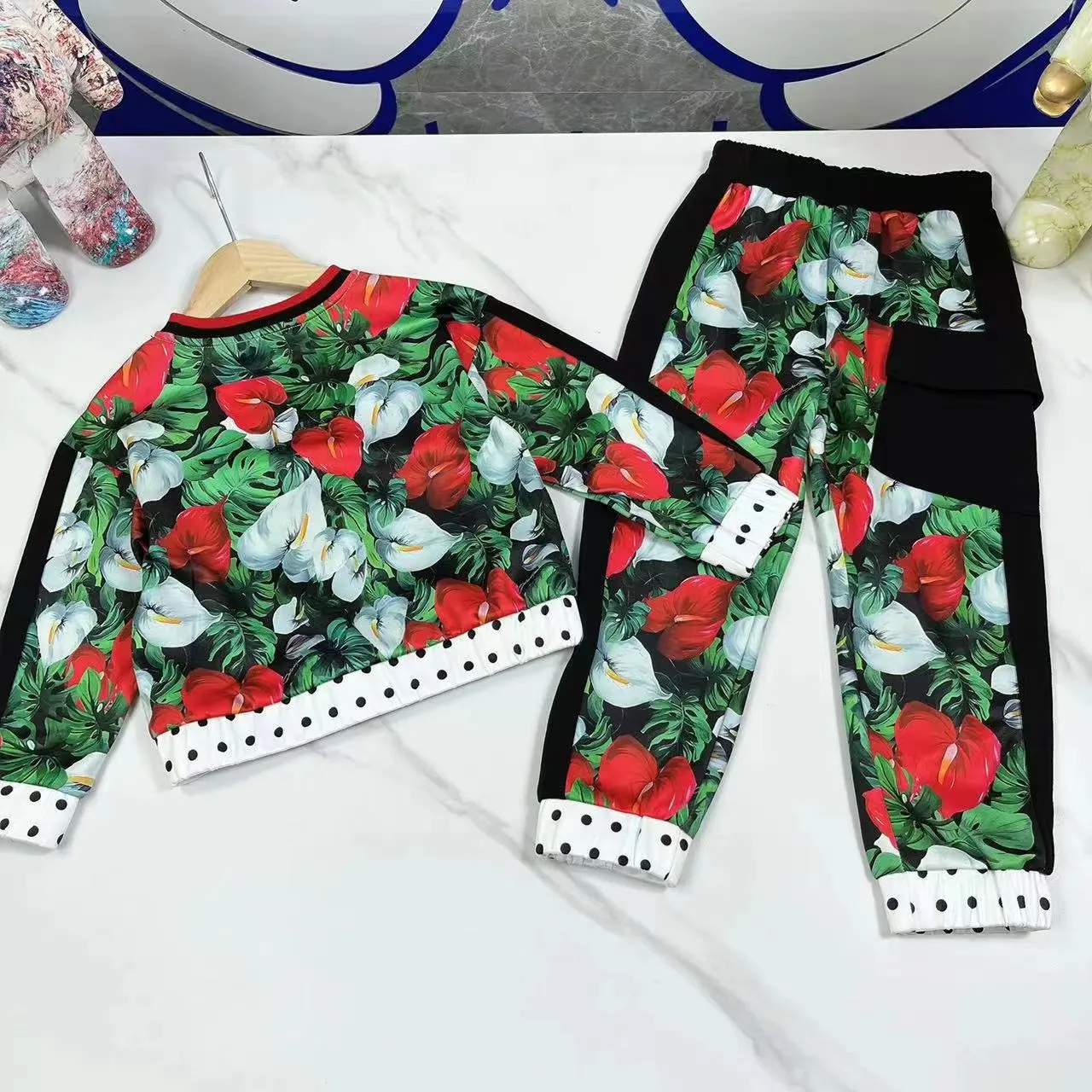 Light luxury children's clothing 2022 early autumn new fashion Western-style sweet girl rose print round neck sweater suit with
Light luxury children's clothing 2022 early autumn new fashion Western-style sweet girl rose print round neck sweater suit with