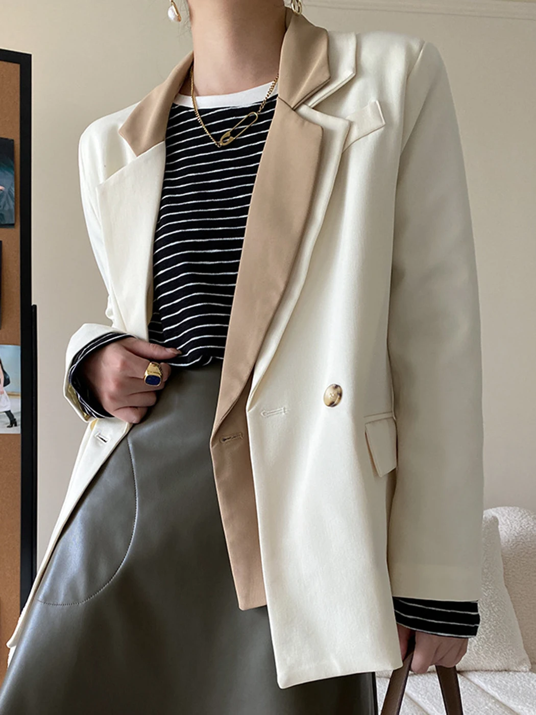 Patchwork Chic Blazers Woman 2022 Autumn Double Breasted Long Sleeve Cozy Coat Femme Casual Vintage Elegant Suit Outerwear Tops
Patchwork Chic Blazers Woman 2022 Autumn Double Breasted Long Sleeve Cozy Coat Femme Casual Vintage Elegant Suit Outerwear Tops