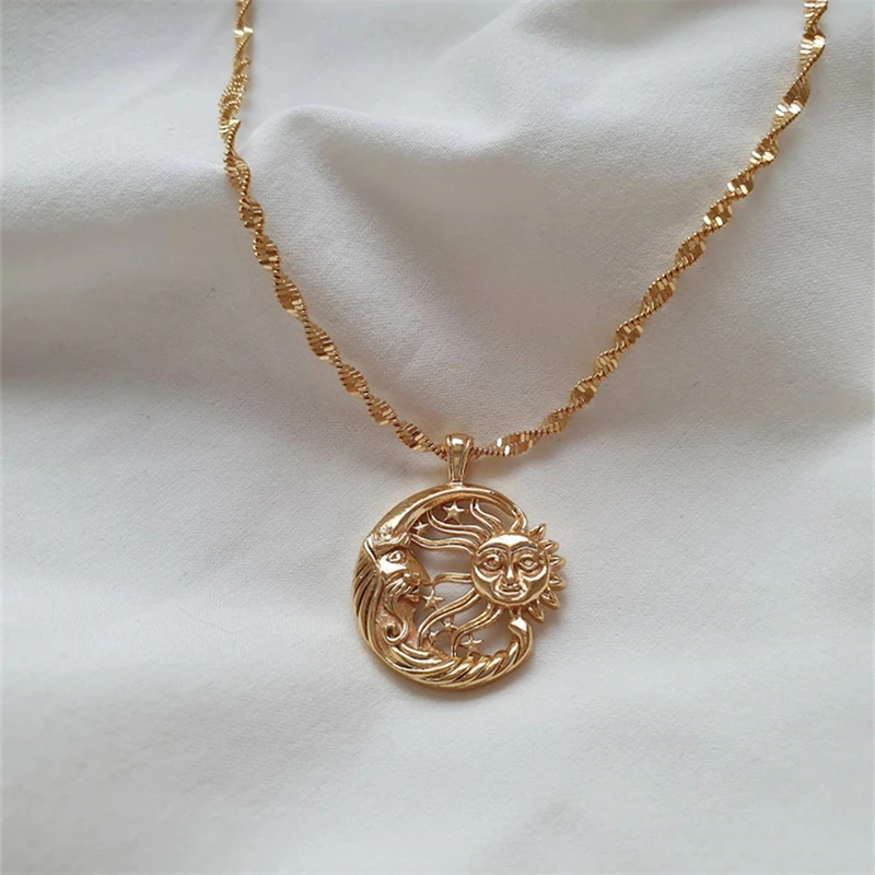 Retro Greek Mythology Type Women's Necklace Human Face Sun Moon Hug Pendant Jewelry Selected Trend Ladies Gift Accessories
Retro Greek Mythology Type Women's Necklace Human Face Sun Moon Hug Pendant Jewelry Selected Trend Ladies Gift Accessories