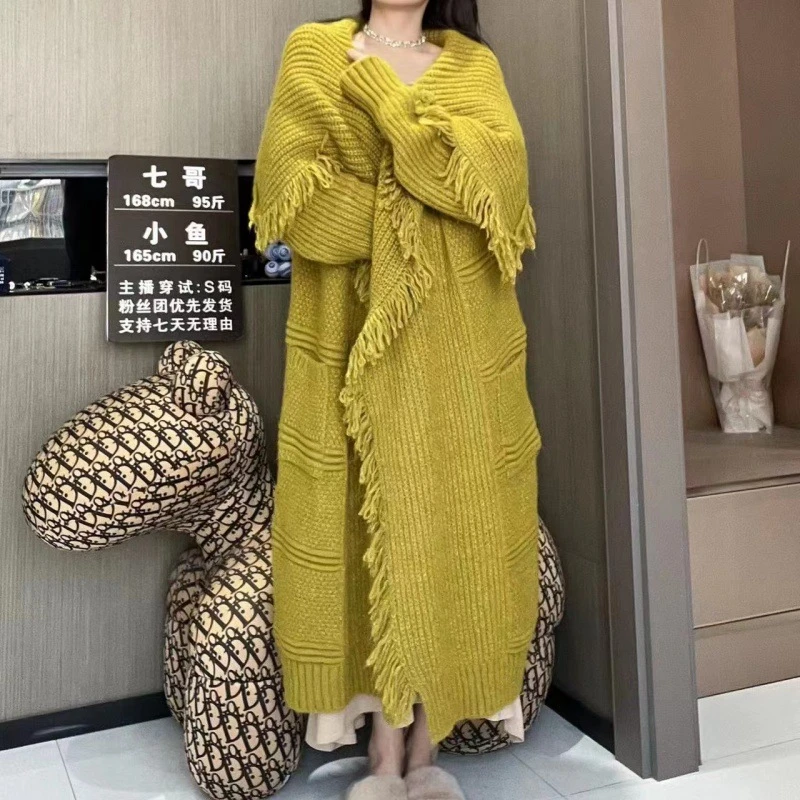 Осенне-зимний новый мохеровый свитер средней длины с бахромой куртка с высококлассным дизайном Свободный вязаный кардиган в ленивом стиле для женщин
Осенне-зимний новый мохеровый свитер средней длины с бахромой куртка с высококлассным дизайном Свободный вязаный кардиган в ленивом стиле для женщин