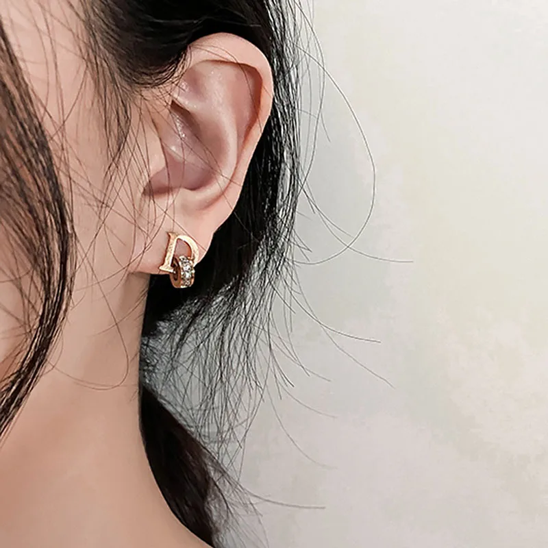 Set of Fashion Do Y2K Women's Earrings D Letter Diamond Ring Shape Stud Earrings Party Korean Ladies Luxury Brand Jewelry
Set of Fashion Do Y2K Women's Earrings D Letter Diamond Ring Shape Stud Earrings Party Korean Ladies Luxury Brand Jewelry