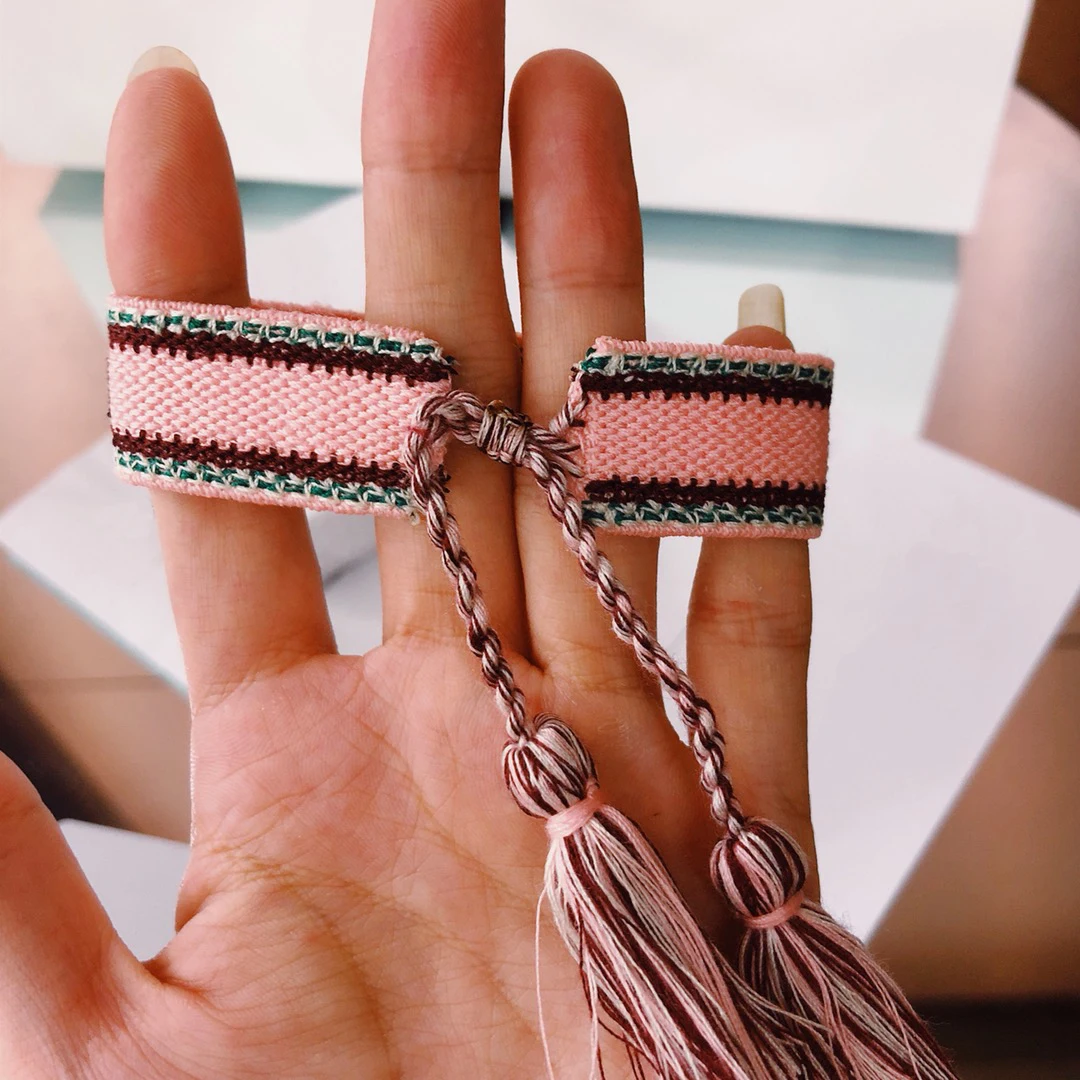 Retro Dopamine Dressing. Bohemian style Woven Tassel Bracelet For Men And Women. Popular Party Gifts
Retro Dopamine Dressing. Bohemian style Woven Tassel Bracelet For Men And Women. Popular Party Gifts