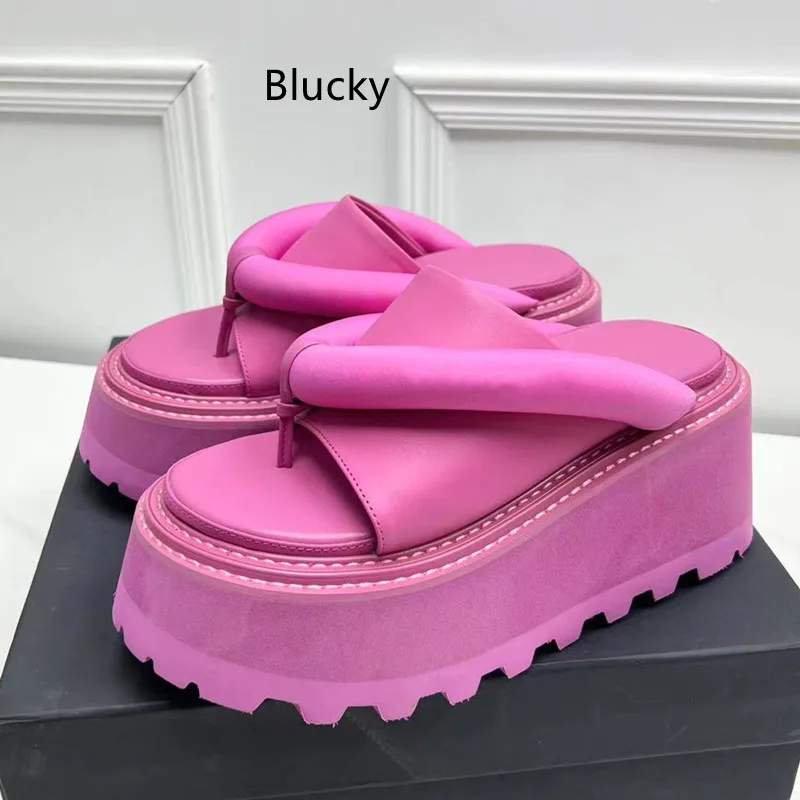 Women's thick soled raised sponge cake, solid metal buckle leather, fashionable and versatile round toe slippers
Women's thick soled raised sponge cake, solid metal buckle leather, fashionable and versatile round toe slippers