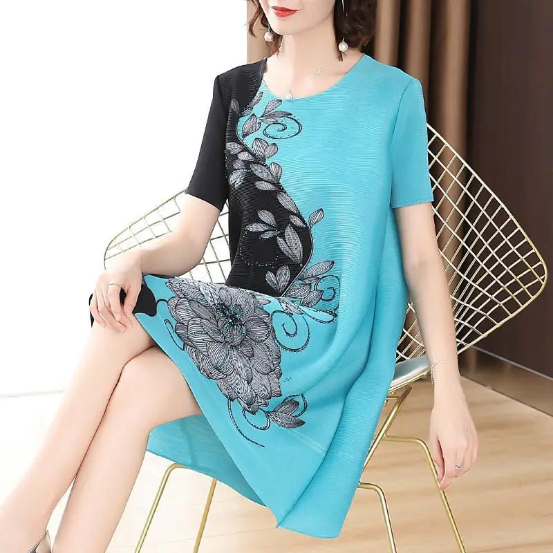 New fashion temperament loose large size slim long dress retro printing pleated dress 2022 summer short sleeve o neck dress
New fashion temperament loose large size slim long dress retro printing pleated dress 2022 summer short sleeve o neck dress