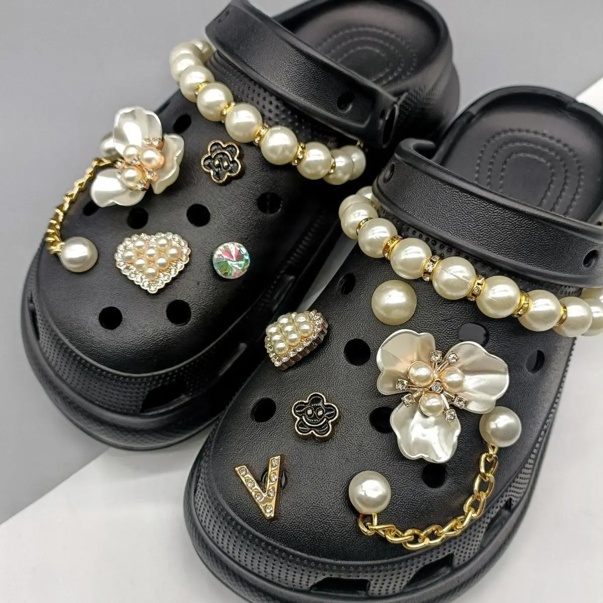 Роскошные украшения Croc, дизайнерские Элегантные аксессуары, искусственные жемчужины, украшение «сделай сам» для сандалий, сабо
Роскошные украшения Croc, дизайнерские Элегантные аксессуары, искусственные жемчужины, украшение «сделай сам» для сандалий, сабо