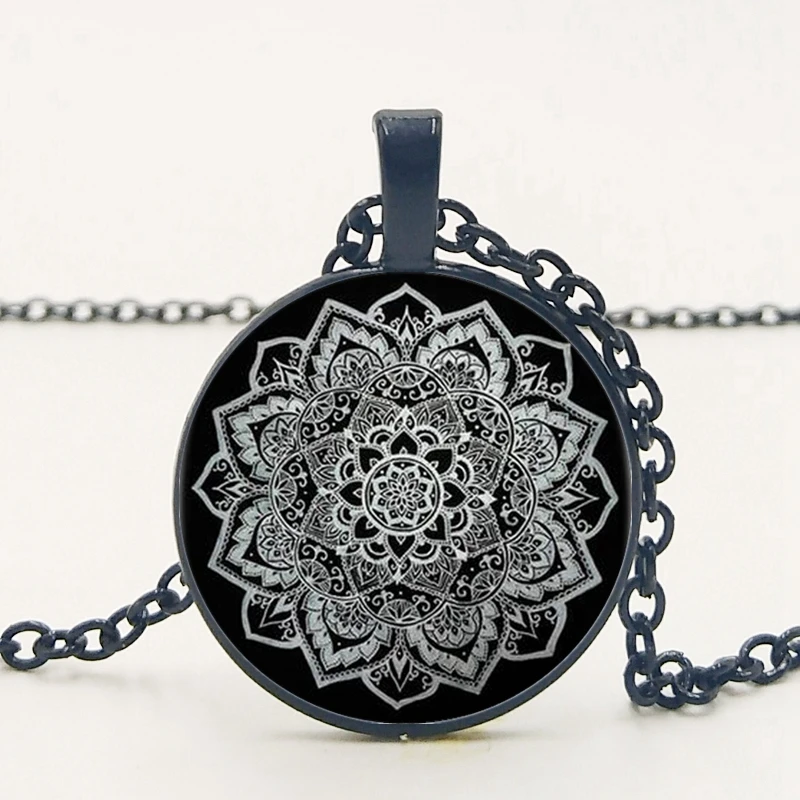 2019/New Hot Indian Mandala Flower Glass Pendant Necklace 3 Color Tattoo Flower Black Chain Necklace Pendant Jewelry.
2019/New Hot Indian Mandala Flower Glass Pendant Necklace 3 Color Tattoo Flower Black Chain Necklace Pendant Jewelry.