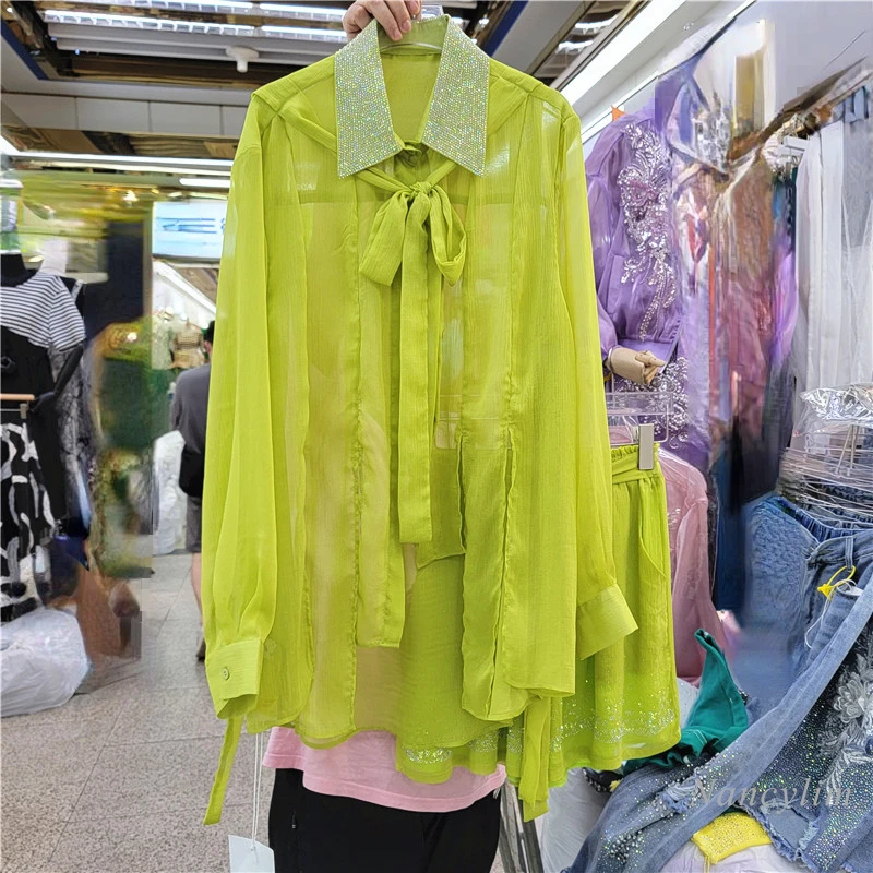 Summer Shorts Sets Womens 2022 New Outfit Heavy Embroidery Hot Drilling Lapel Irregular Loose Shirt + Shot Two-Piece Suits 
Summer Shorts Sets Womens 2022 New Outfit Heavy Embroidery Hot Drilling Lapel Irregular Loose Shirt + Shot Two-Piece Suits