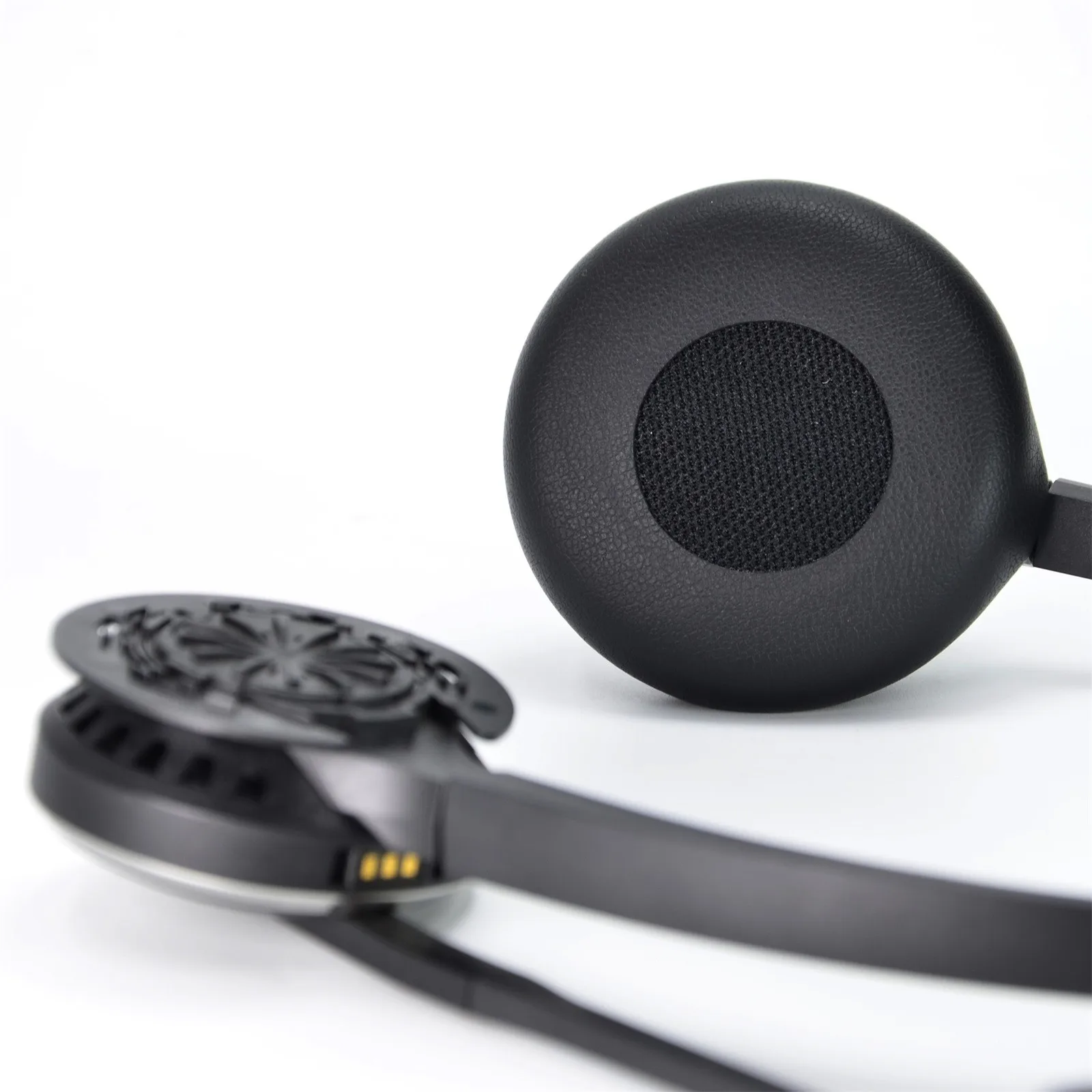 Кожаная подкладка, совместимая с Jabra 20 20se 30 30II 40 65 65 + подушка для наушников из пеноматериала, совместима с Ipad 
Кожаная подкладка, совместимая с Jabra 20 20se 30 30II 40 65 65 + подушка для наушников из пеноматериала, совместима с Ipad
