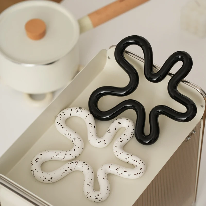 Insulating mat, ceramic anti scalding table mat, Nordic heat resistant pot mat, sand pot mat, bowl, household heat resistant mea
Insulating mat, ceramic anti scalding table mat, Nordic heat resistant pot mat, sand pot mat, bowl, household heat resistant mea