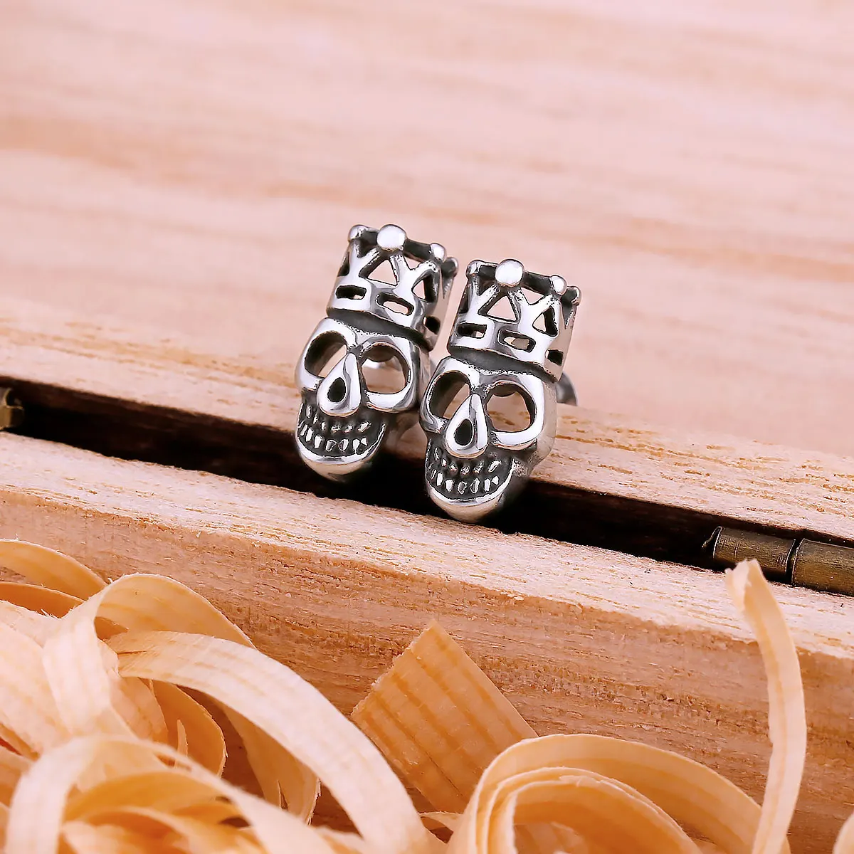 Fashion Crown Skull Stud Earrings For Men Hip Hop Gothic Biker Stainless Steel Earrings Vintage Smile Skeleton Gift Jewelry
Fashion Crown Skull Stud Earrings For Men Hip Hop Gothic Biker Stainless Steel Earrings Vintage Smile Skeleton Gift Jewelry
