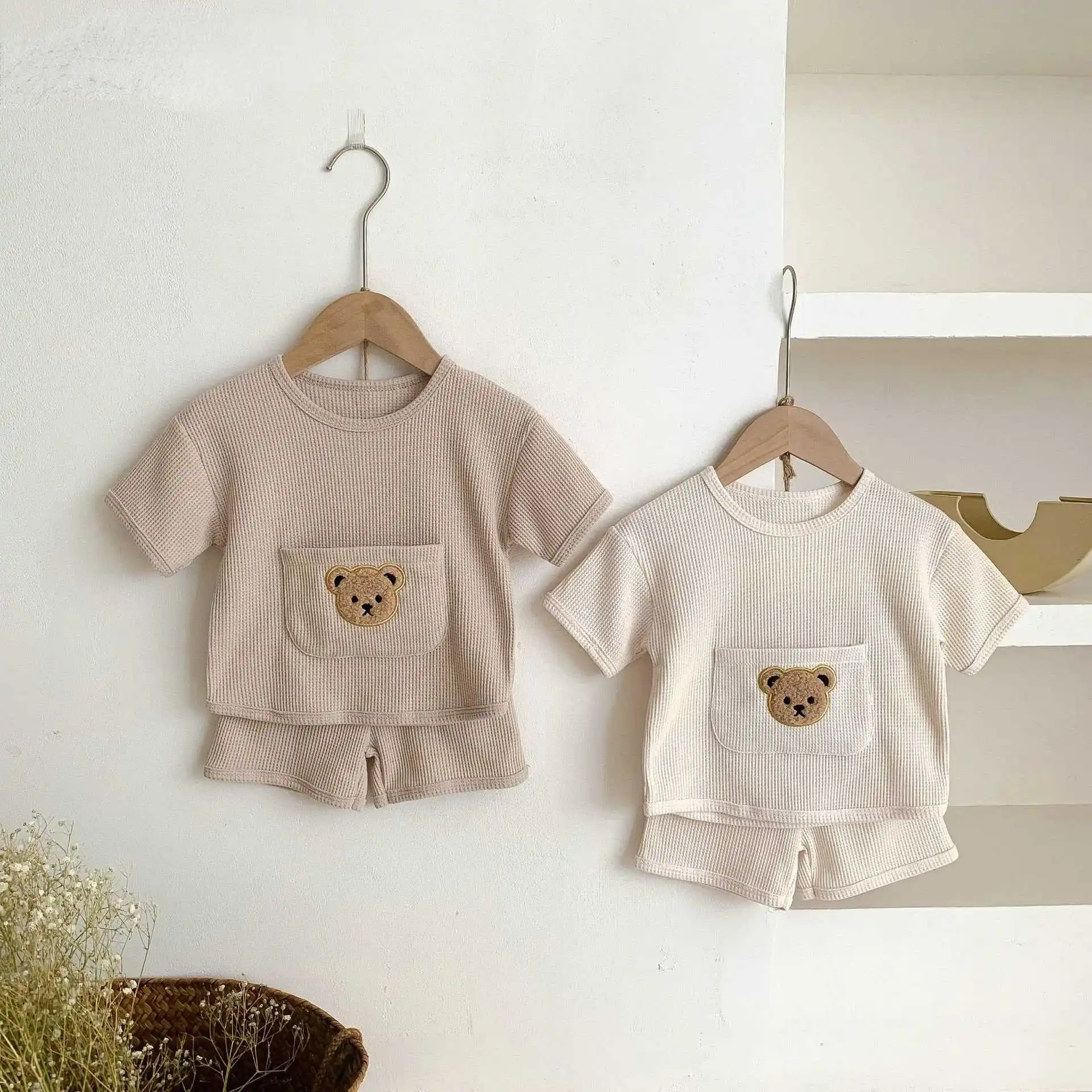 2023 New Summer Bebe Sets Baby Girl Clothes Boy Short Sleeve Waffle Pocket Bear Top T-shirts Shorts Conjuntos Para Niños Ropa
2023 New Summer Bebe Sets Baby Girl Clothes Boy Short Sleeve Waffle Pocket Bear Top T-shirts Shorts Conjuntos Para Niños Ropa