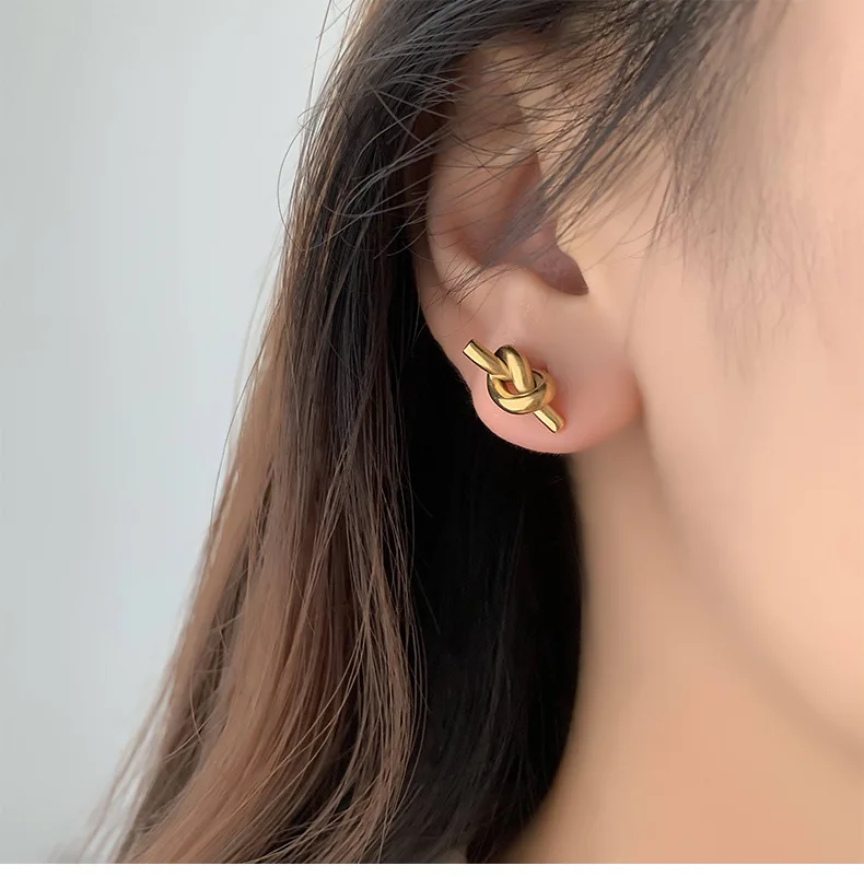 Luxury Retro Fashion Gold Simple Earrings Stud For Women 2022 Simple Hypoallergenic Piercing Earrings Jewelry Birthday Gift
Luxury Retro Fashion Gold Simple Earrings Stud For Women 2022 Simple Hypoallergenic Piercing Earrings Jewelry Birthday Gift