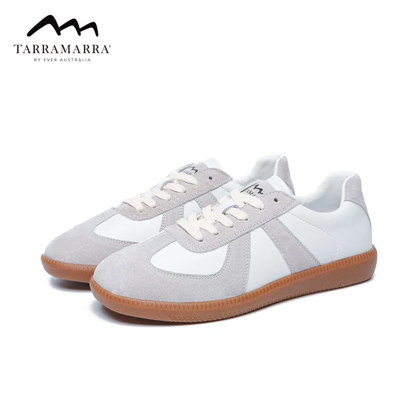 Кроссовки женские на плоской подошве, со шнуровкой
Кроссовки женские на плоской подошве, со шнуровкой