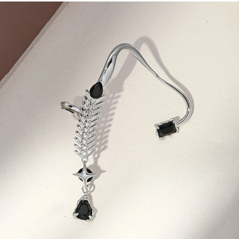 Punk Hollow Bone Clip Earring for Women 925 Silver Plated Waterdrop Black Zircon Stone No Hole Earring Ear Climber Jewelry Gift
Punk Hollow Bone Clip Earring for Women 925 Silver Plated Waterdrop Black Zircon Stone No Hole Earring Ear Climber Jewelry Gift