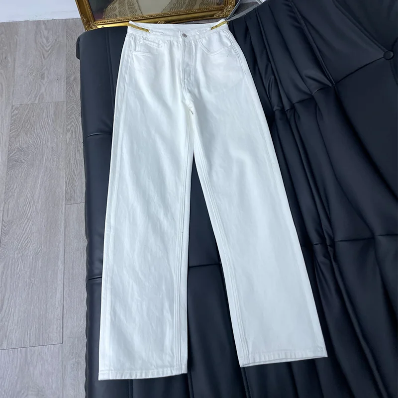 Женские белые джинсовые брюки с высокой талией, широкие однотонные джинсы в стиле ретро с металлической цепочкой и надписью, модные повседн... 
Женские белые джинсовые брюки с высокой талией, широкие однотонные джинсы в стиле ретро с металлической цепочкой и надписью, модные повседн...