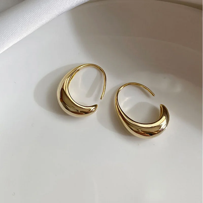 Modern Women's Earrings Trend 2022 Korean Fashion C Shaped Hoops Ear Piercing Gold Color Simple Female Jewelry Wholesale
Modern Women's Earrings Trend 2022 Korean Fashion C Shaped Hoops Ear Piercing Gold Color Simple Female Jewelry Wholesale