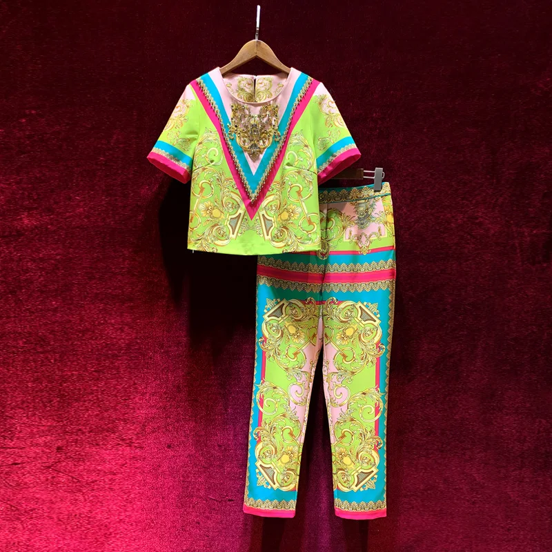 European and American women's summer 2022 new Court printed T-shirt short sleeves and beads Nine minutes of pants Fashion suits
European and American women's summer 2022 new Court printed T-shirt short sleeves and beads Nine minutes of pants Fashion suits