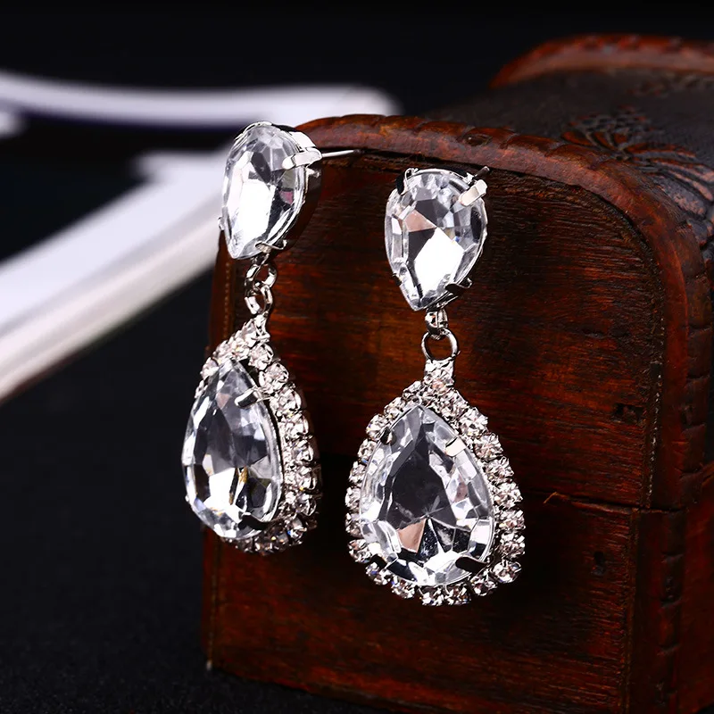 2023 New Korean Fashion Shiny Water Drop Crystal Shiny Bride Wedding Earrings Female Accessories Wholesale
2023 New Korean Fashion Shiny Water Drop Crystal Shiny Bride Wedding Earrings Female Accessories Wholesale