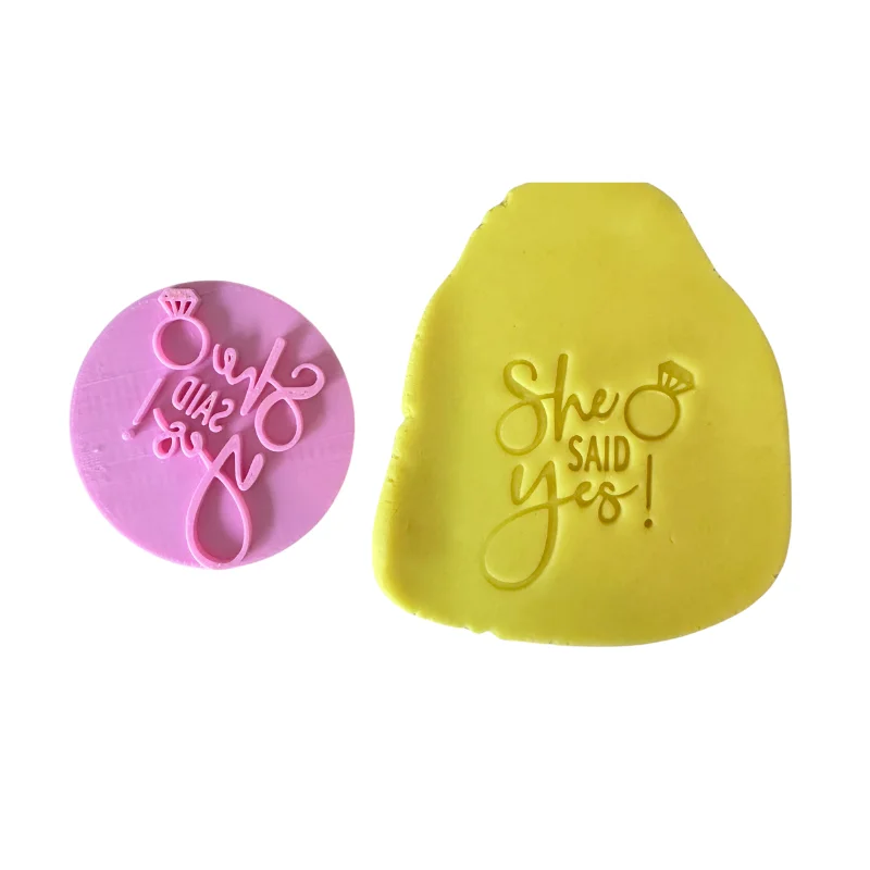 Пластиковая форма для торта "Она сказала да"
Пластиковая форма для торта "Она сказала да"