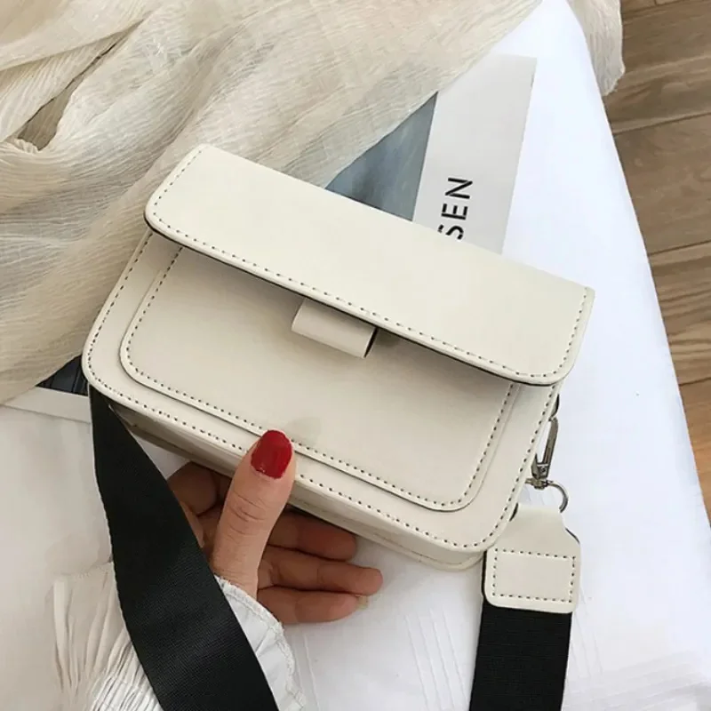 Ladies Messenger Bag New Solid Color 2023 New Trendy Wide Shoulder Strap Small Square Bag Retro Casual Simple Crossbody Bag
Ladies Messenger Bag New Solid Color 2023 New Trendy Wide Shoulder Strap Small Square Bag Retro Casual Simple Crossbody Bag