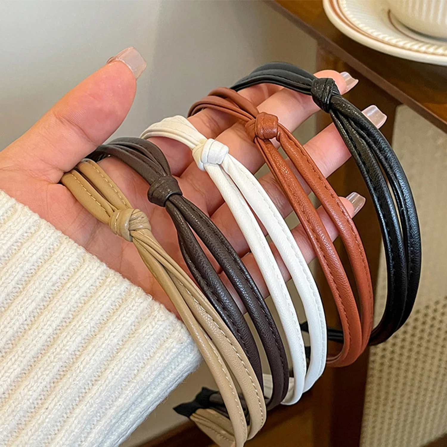 New Korean Solid Color PU Leather Headbands For Women Girls Knot Hairbands Vintage Hair Bands Elegant Headwear Hair Accessories
New Korean Solid Color PU Leather Headbands For Women Girls Knot Hairbands Vintage Hair Bands Elegant Headwear Hair Accessories