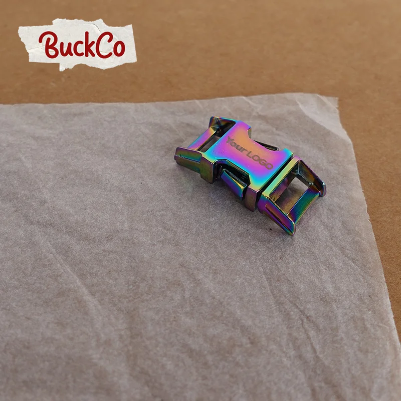 50 шт./лот Выгравированная металлическая изогнутая Пряжка Прочная Фурнитура для блокировки ошейника из Паракорда деталь радуги BU10R