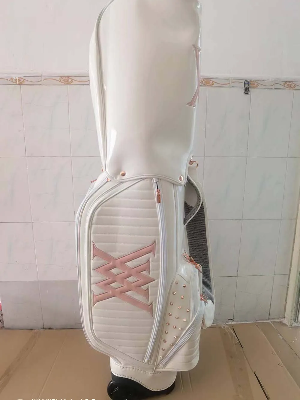 Lady ANEW Golf Aviation Bag with Wheels Women Package Pink White Sport Travel Golf Clubs Bag PU Waterproof
Lady ANEW Golf Aviation Bag with Wheels Women Package Pink White Sport Travel Golf Clubs Bag PU Waterproof