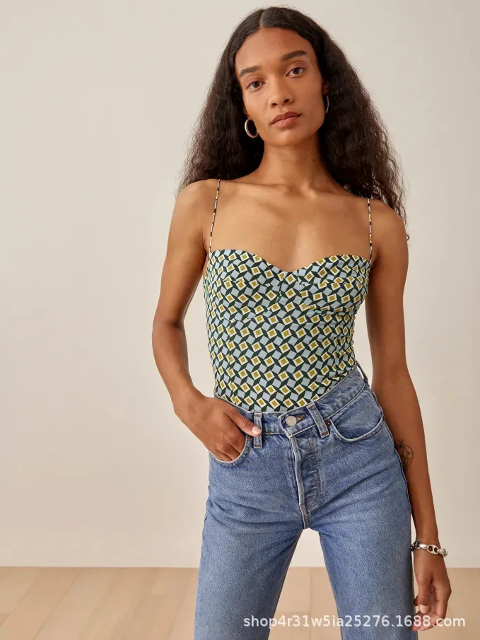 Женский винтажный топ на бретельках, с открытой спиной
Женский винтажный топ на бретельках, с открытой спиной