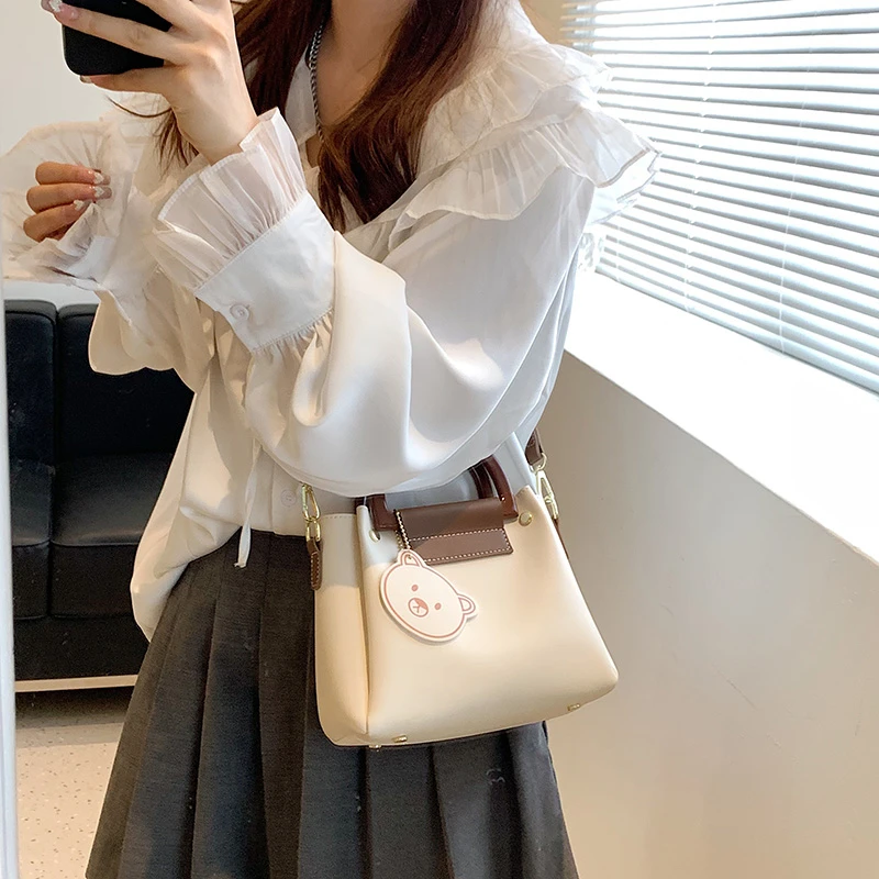 Bag Women's Bag 2023 New Simple Fashion Color Contrast Small Fresh Portable Shoulder Messenger Bag Foreign Style Bucket Bag
Bag Women's Bag 2023 New Simple Fashion Color Contrast Small Fresh Portable Shoulder Messenger Bag Foreign Style Bucket Bag