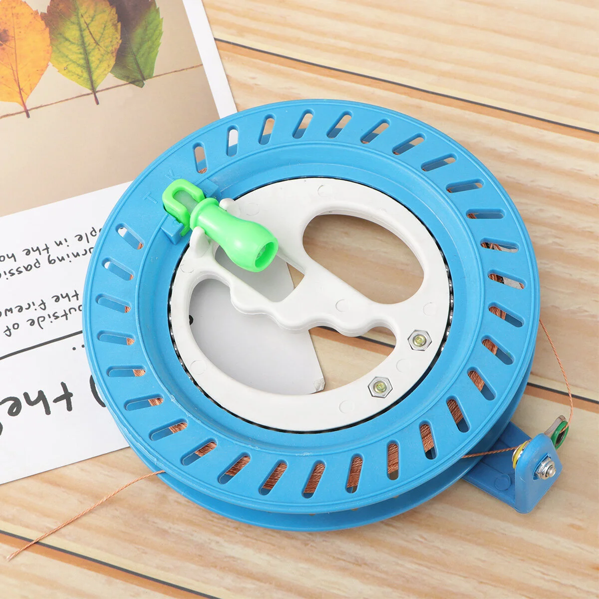 1PC Plastic Kite Line Wheel Kite Wheel Winder Practical Kite Accessories Portable Kite Winding Wheel (Colored Crystal Steel
1PC Plastic Kite Line Wheel Kite Wheel Winder Practical Kite Accessories Portable Kite Winding Wheel (Colored Crystal Steel