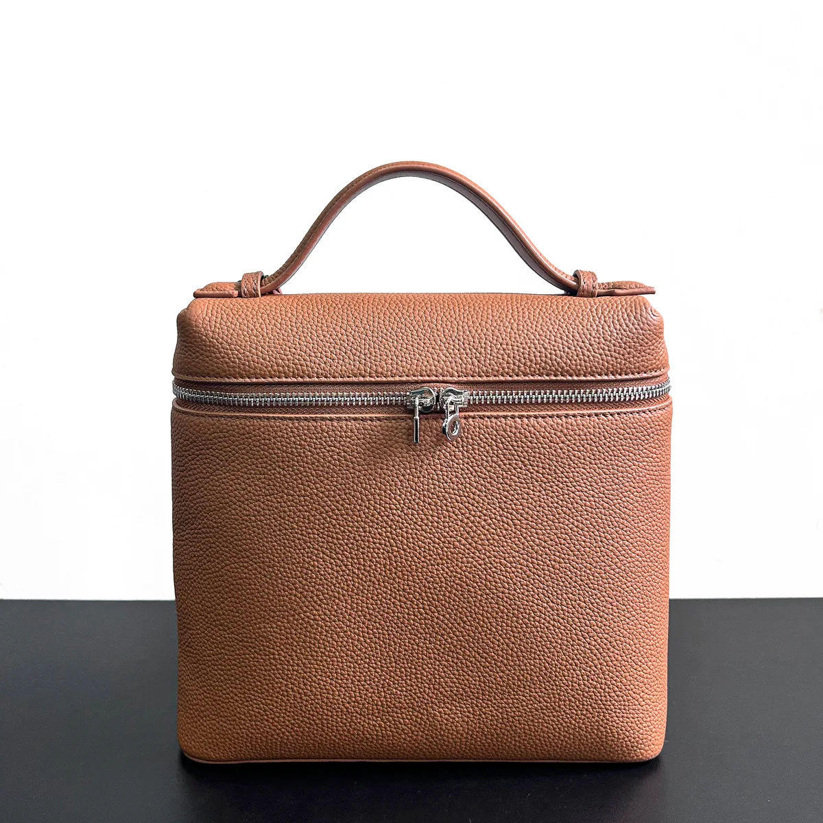 Designer genuine leather leisure commuting handbag for women
Designer genuine leather leisure commuting handbag for women