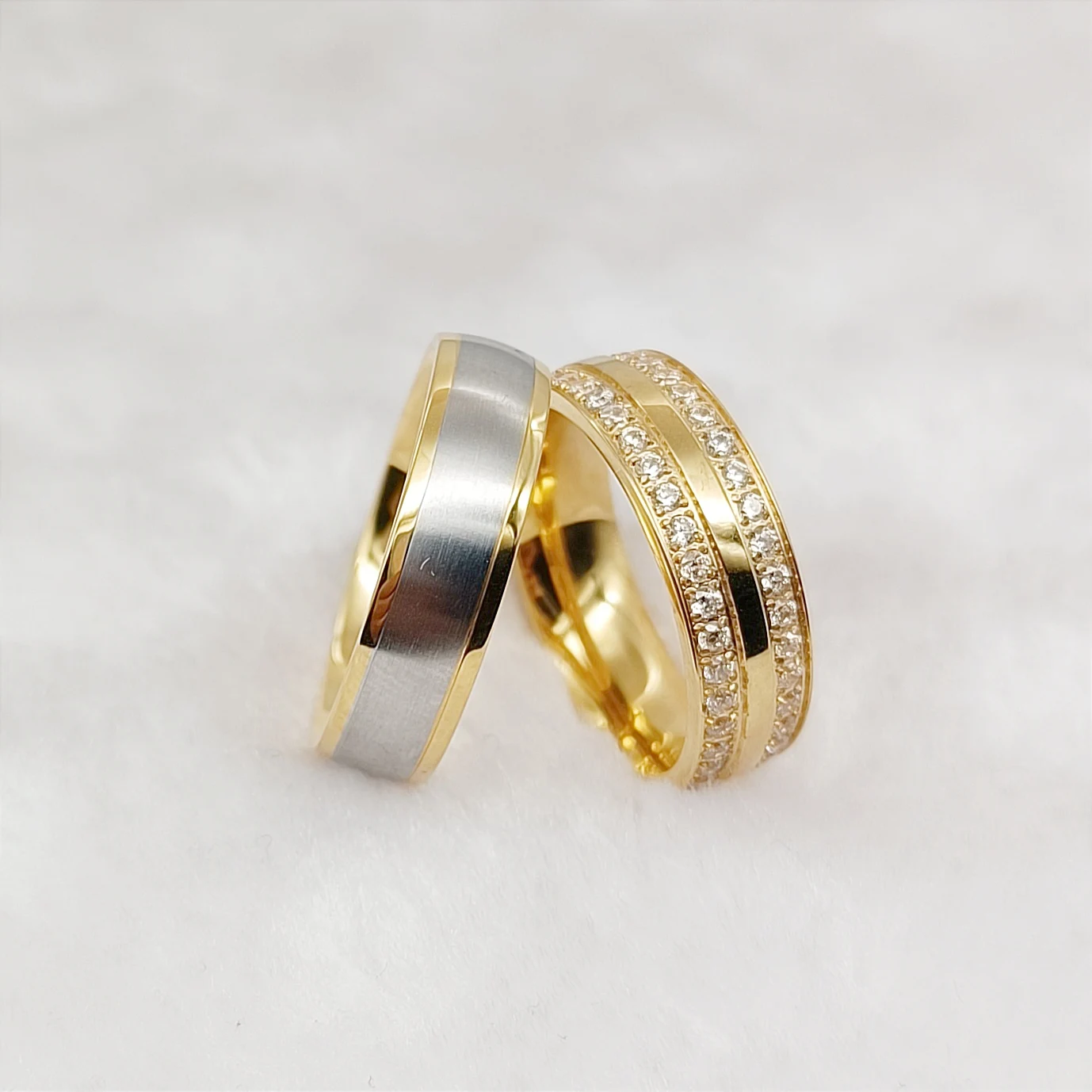 High Quality Couples Wedding Rings set For Men and Women 18 Carat gold plated stainless steel jewelry wholesale cz Diamond ring
High Quality Couples Wedding Rings set For Men and Women 18 Carat gold plated stainless steel jewelry wholesale cz Diamond ring