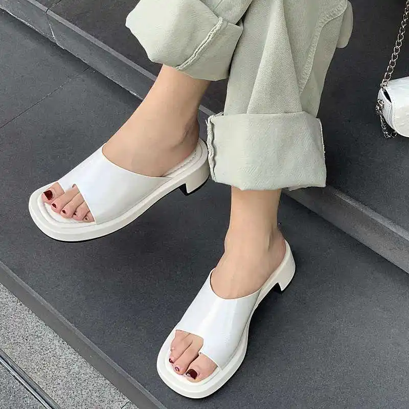 Vichelo Hot Genuine Leather Flip Flops Thick Bottom Slides Young Lady Daily Wear Comfortable Leisure Solid Outside Slippers L62
Vichelo Hot Genuine Leather Flip Flops Thick Bottom Slides Young Lady Daily Wear Comfortable Leisure Solid Outside Slippers L62