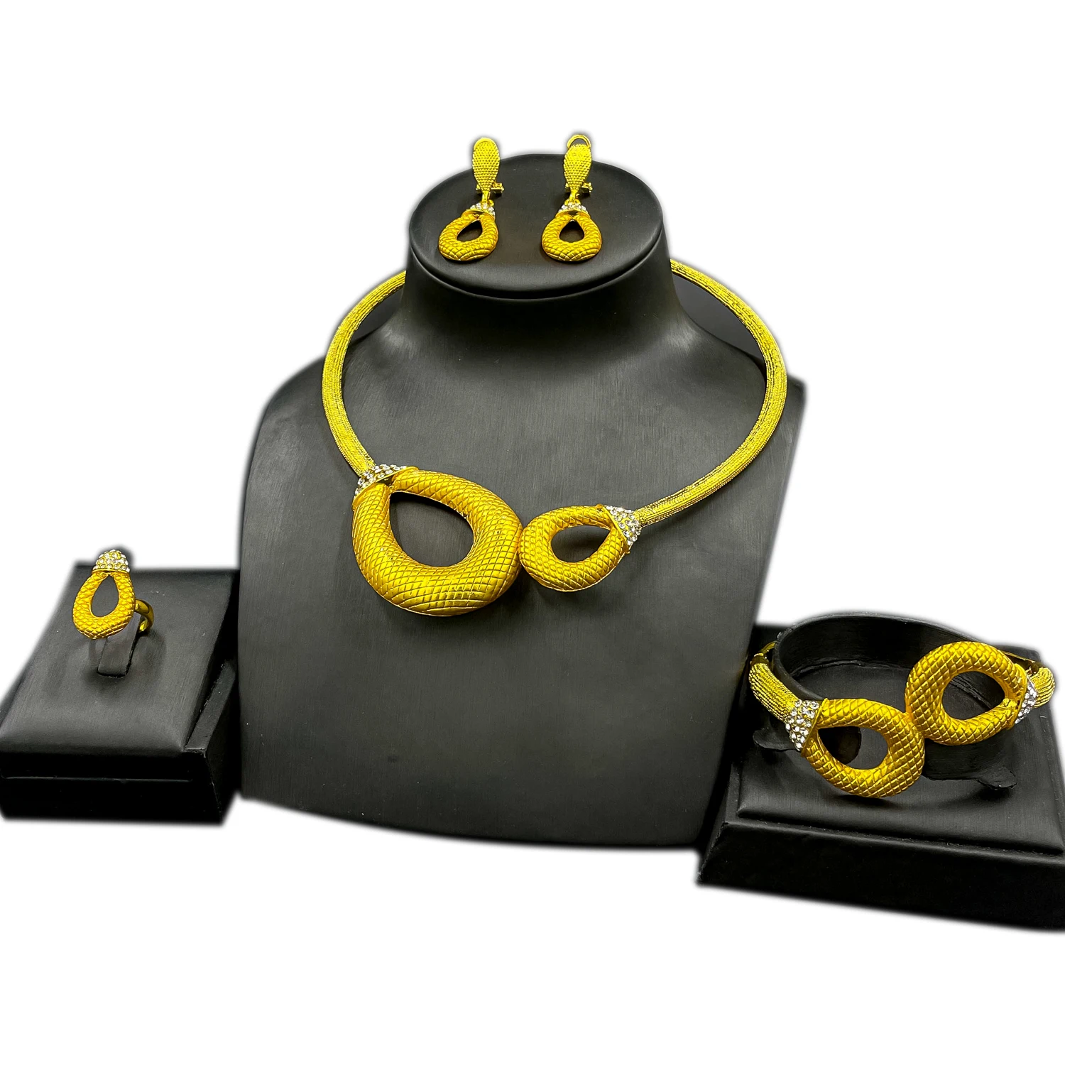 African Fashion Jewelry Sets Creative Necklace Round Bracelet for Women Earrings Charm Bridal Crystal Ring Wedding Accessories
African Fashion Jewelry Sets Creative Necklace Round Bracelet for Women Earrings Charm Bridal Crystal Ring Wedding Accessories