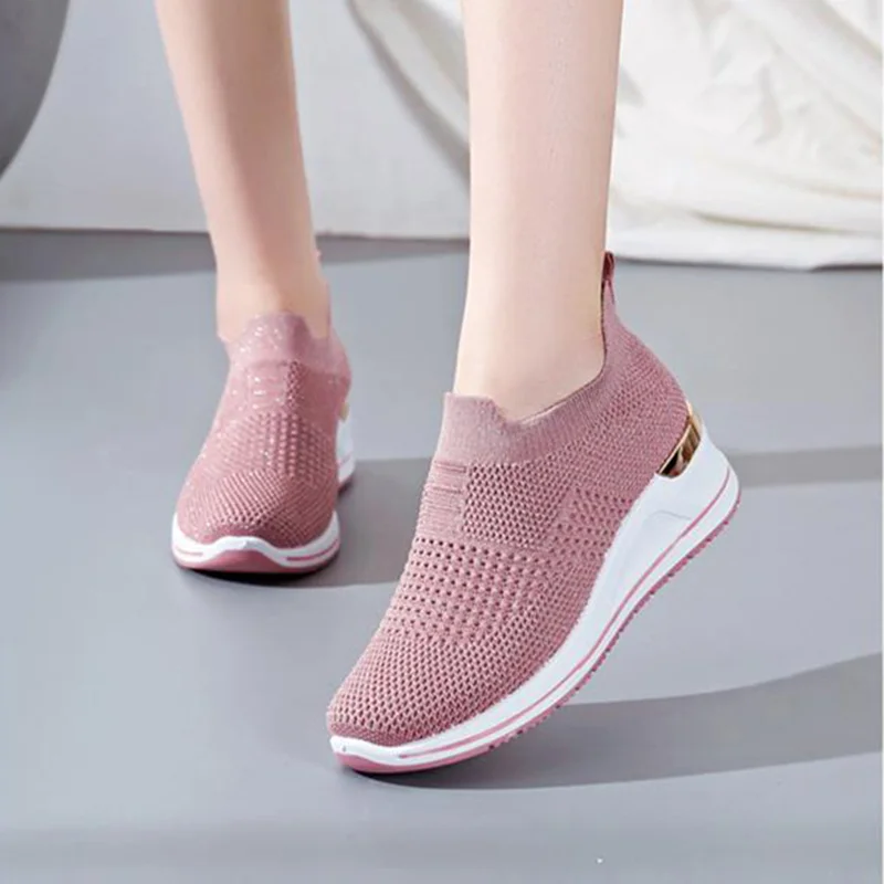 Женские кроссовки без шнуровки, прогулочная обувь на платформе, Вулканизированная подошва
Женские кроссовки без шнуровки, прогулочная обувь на платформе, Вулканизированная подошва