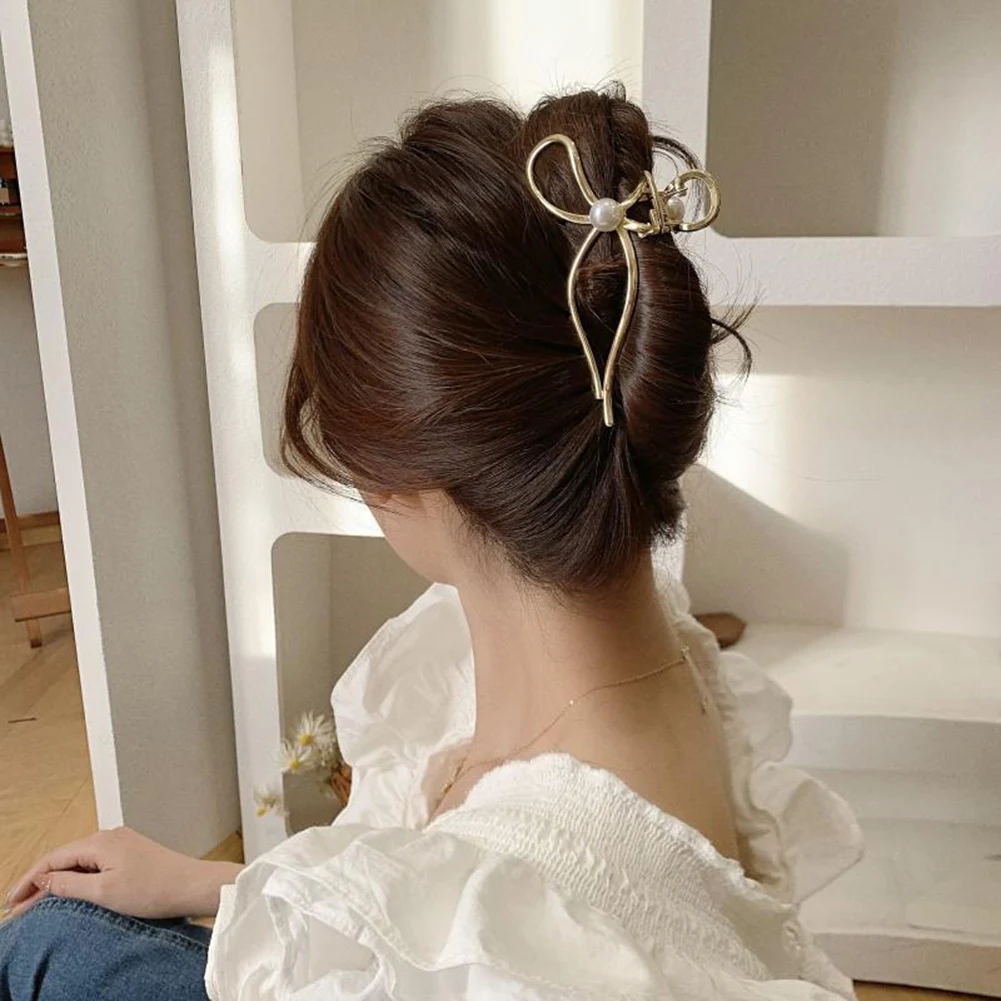 Fashion Metal Retro Pearl Bow Hair Claw Temperament Back Head Shark Clip Headwear For Women Ponytail Claw Clip Heawear Accessory
Fashion Metal Retro Pearl Bow Hair Claw Temperament Back Head Shark Clip Headwear For Women Ponytail Claw Clip Heawear Accessory