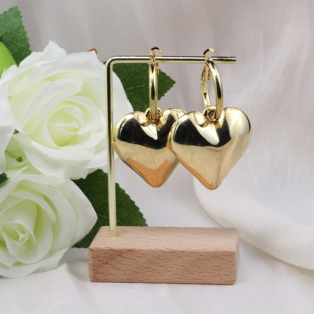 Fashion Love Shaped Earrings Gold And Silver Heart Bronze Stud Earrings And Earrings Clip Pendant Fashion Jewelry Earrings Girl
Fashion Love Shaped Earrings Gold And Silver Heart Bronze Stud Earrings And Earrings Clip Pendant Fashion Jewelry Earrings Girl