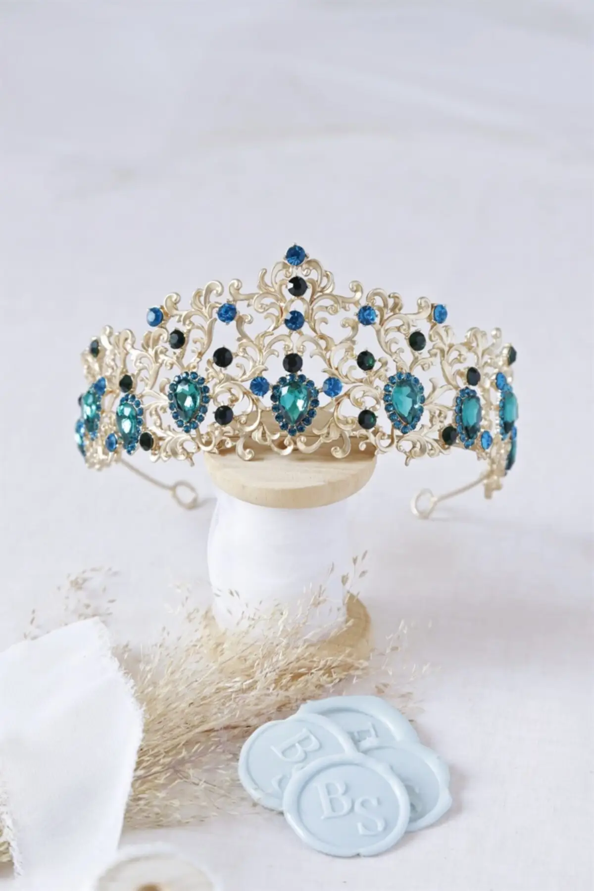 Bridal Accessories Green Stone Gold Hair Accessory Wedding Handmade For Bride And Bridesmaids
Bridal Accessories Green Stone Gold Hair Accessory Wedding Handmade For Bride And Bridesmaids