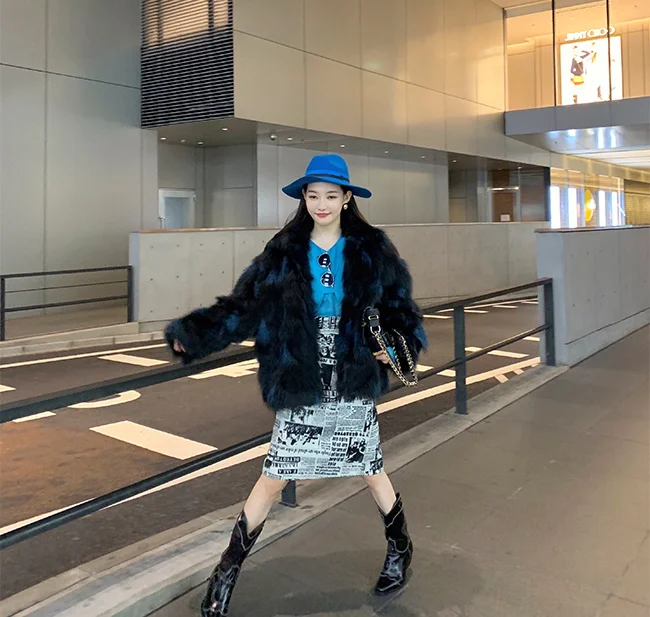 natural real New genuine fox fur coat women's fashion loose style English collar warm winter waistcoats custom any size
natural real New genuine fox fur coat women's fashion loose style English collar warm winter waistcoats custom any size