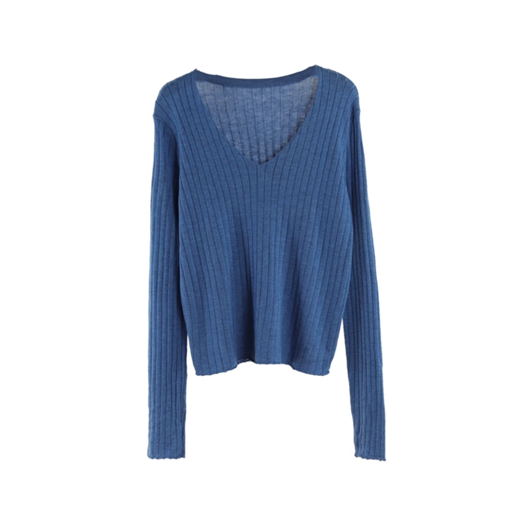 In the spring of 2022 the new long sleeve knit shirt v-neck loose set of render pure color thin loose sweater coat
In the spring of 2022 the new long sleeve knit shirt v-neck loose set of render pure color thin loose sweater coat