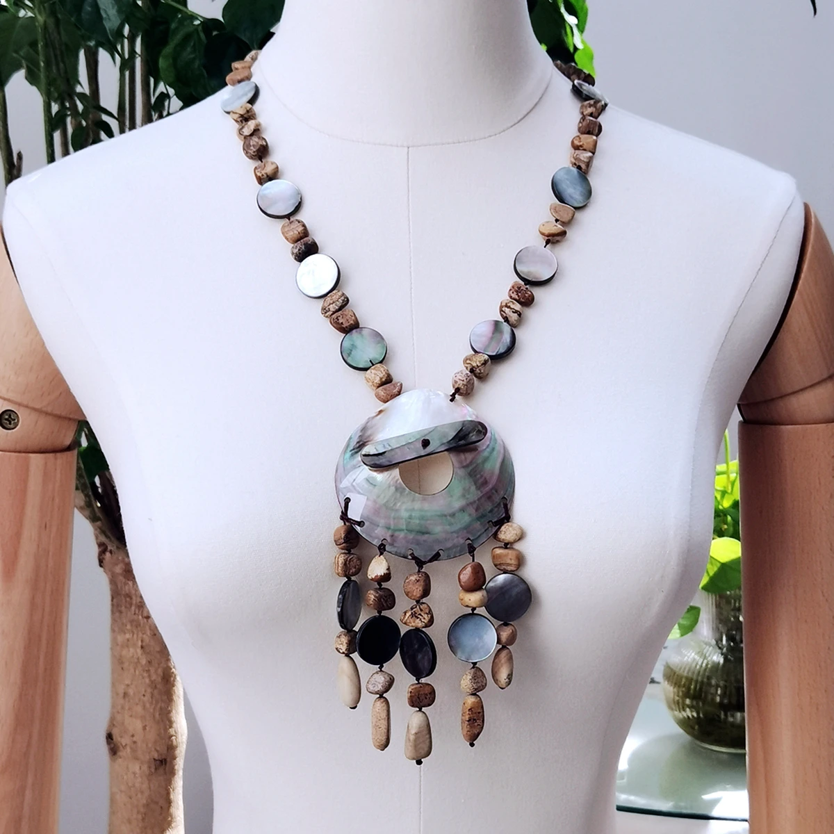 

Lii Ji, коричневый цвет, ожерелье с изображением яшмы, ракушки, подвески, кисточки, ожерелье 60 см, в наличии, распродажа, Женские Ювелирные издел...
