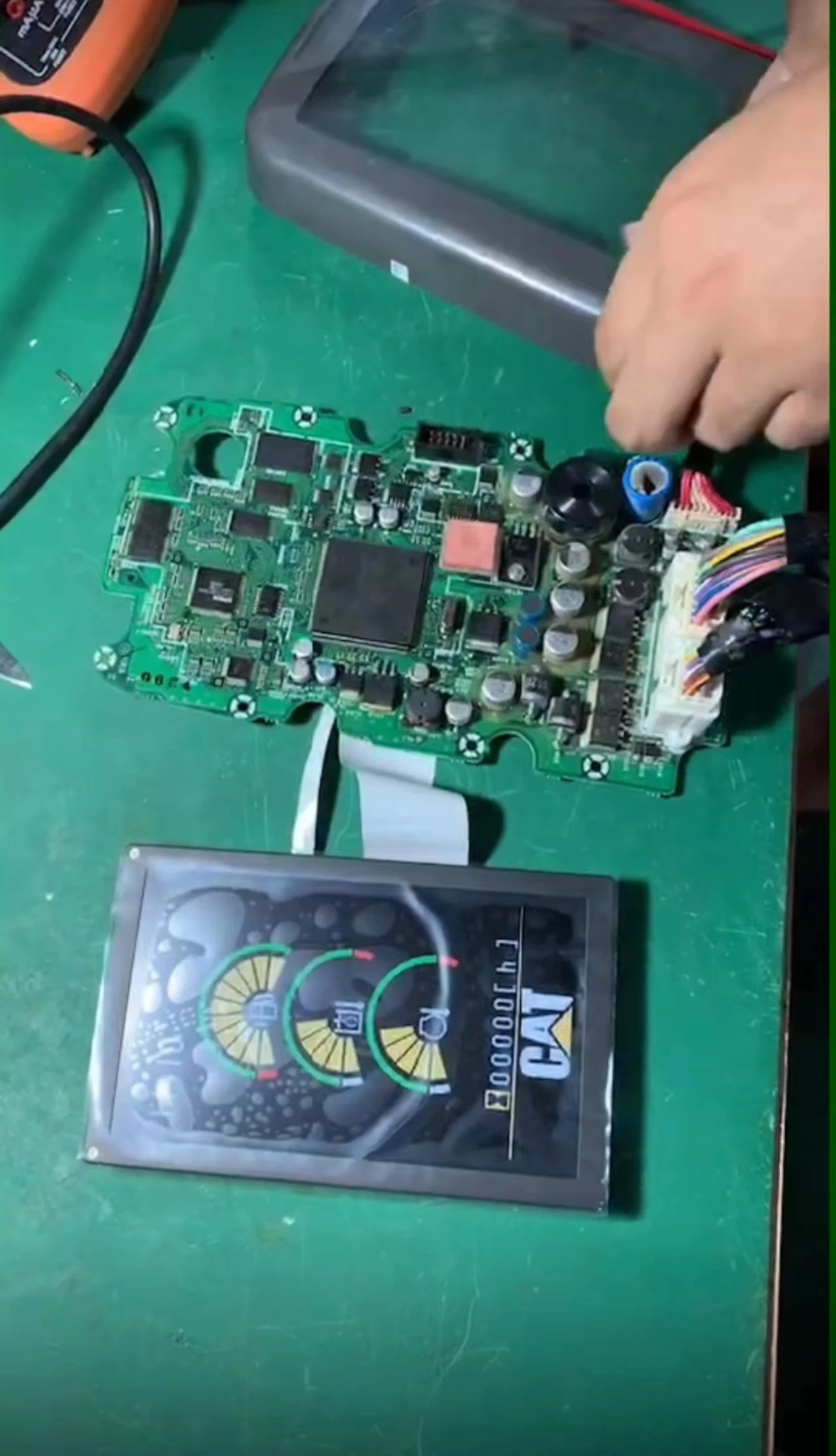 Carter 320D 312D 323D 324D 325D 329D 330D 336D 340D 349D 374D 390D Excavator 5.8 inch TFD58W22MW LCD Display Replacement
Carter 320D 312D 323D 324D 325D 329D 330D 336D 340D 349D 374D 390D Excavator 5.8 inch TFD58W22MW LCD Display Replacement