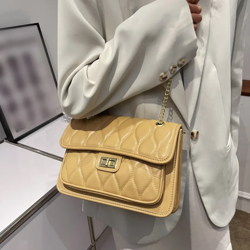 CGCBAG Retro Luxury Brand Shoulder Bag Women 2022 High Quality Leather Female Handbag Large Capacity Designer Crossbody Bags
CGCBAG Retro Luxury Brand Shoulder Bag Women 2022 High Quality Leather Female Handbag Large Capacity Designer Crossbody Bags