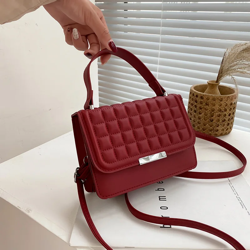 2022 New Simple Small Square Bag Fashion Women's Bag Leisure Street Shooting Single Shoulder Messenger Bag Vintage Portable Bag
2022 New Simple Small Square Bag Fashion Women's Bag Leisure Street Shooting Single Shoulder Messenger Bag Vintage Portable Bag