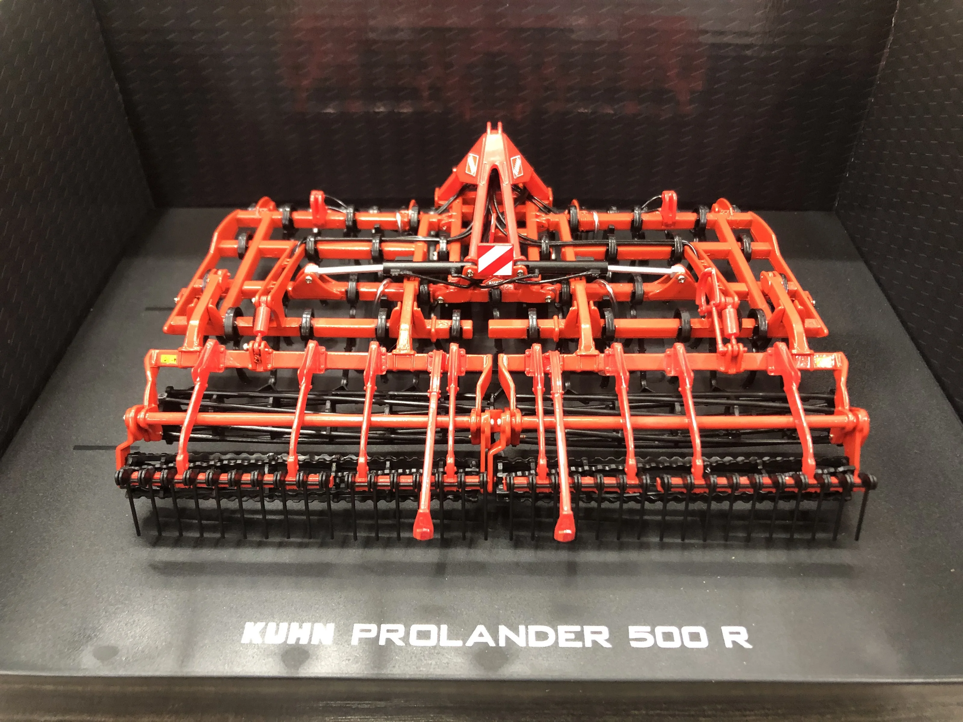 UH 1:32 KUHN Prolander 500R модель трактора из сплава 6267 подарки Сувенирные игрушки
UH 1:32 KUHN Prolander 500R модель трактора из сплава 6267 подарки Сувенирные игрушки
