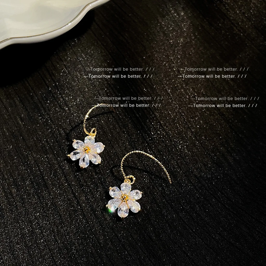 Flashing Zircon French Romantic Simple Flower Earrings Female Ins Sweet Shining Ear Studs Simple Personality Dating Ear Jewelry
Flashing Zircon French Romantic Simple Flower Earrings Female Ins Sweet Shining Ear Studs Simple Personality Dating Ear Jewelry