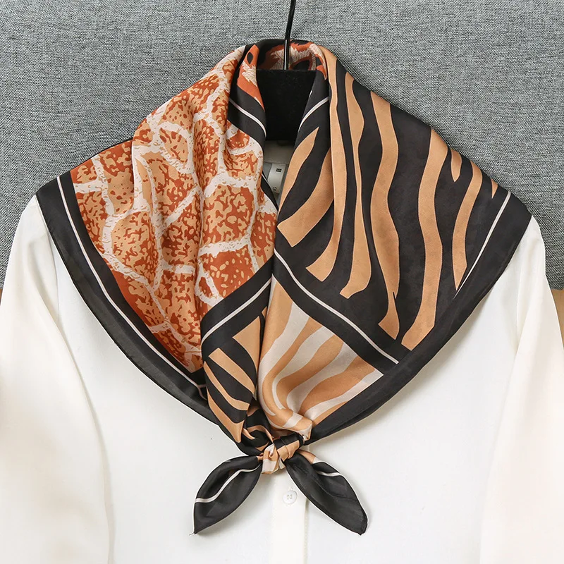 JTVOVO 2022 New 70x70 French Retro Color Block Printing Fashion Square Scarf Luxury Brand Women's Headscarves Bandana Headscarf 
JTVOVO 2022 New 70x70 French Retro Color Block Printing Fashion Square Scarf Luxury Brand Women's Headscarves Bandana Headscarf